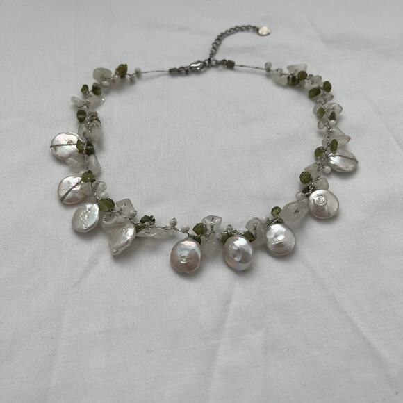 Coin pearl Chocker necklace with chips of Peridot and clear quartz - Picture 2 of 6